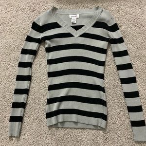 Very stretchy striped long sleeve shirt